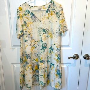 Floral/Cream dress size XL